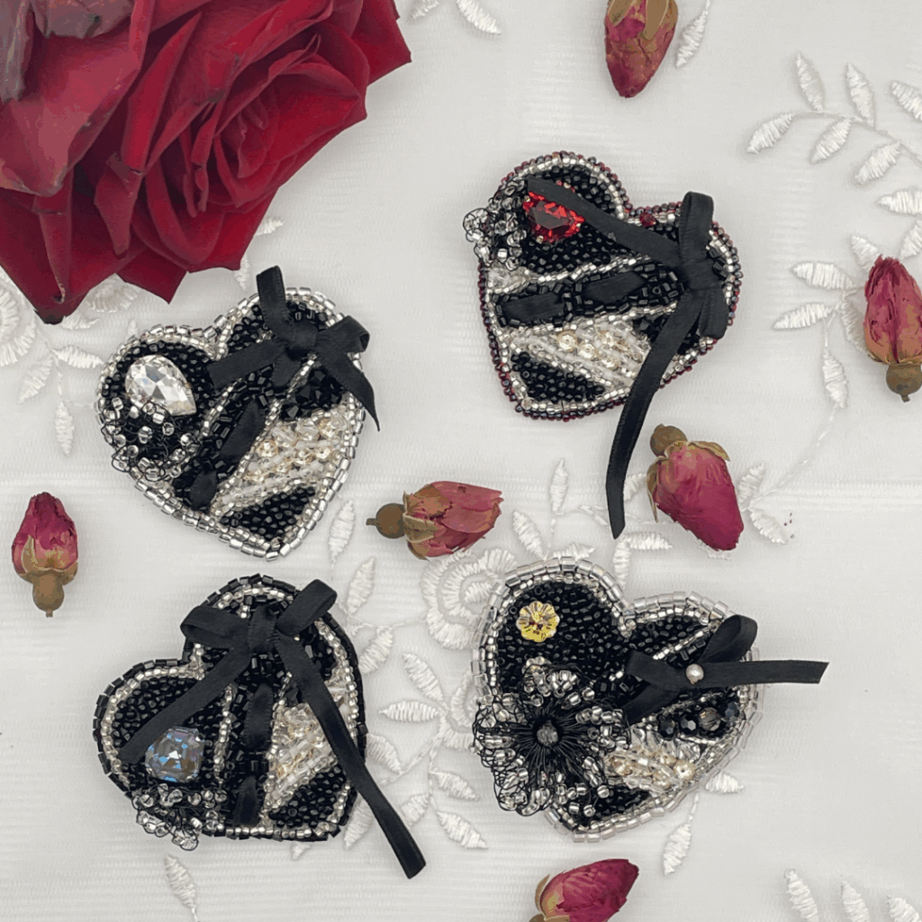 オートクチュール刺繍 夜の記憶のハートブローチ