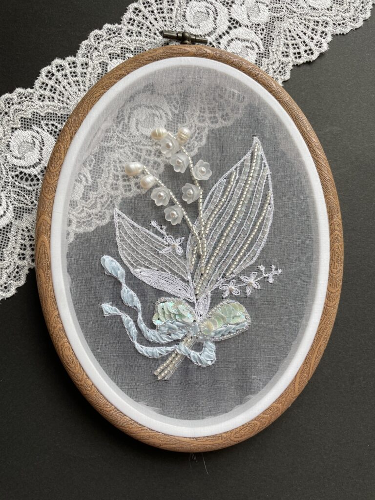 すずらんの刺繍