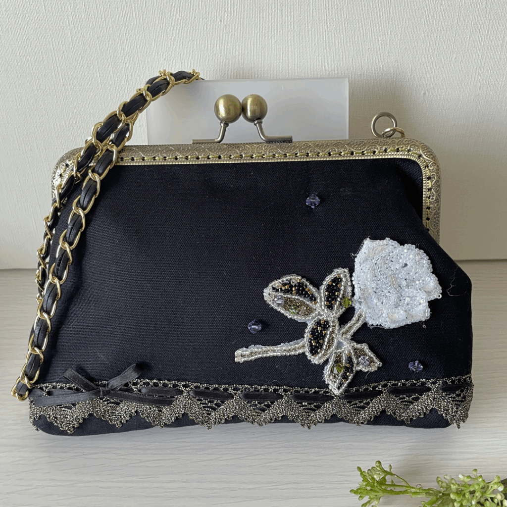 薔薇の刺繍モチーフ
