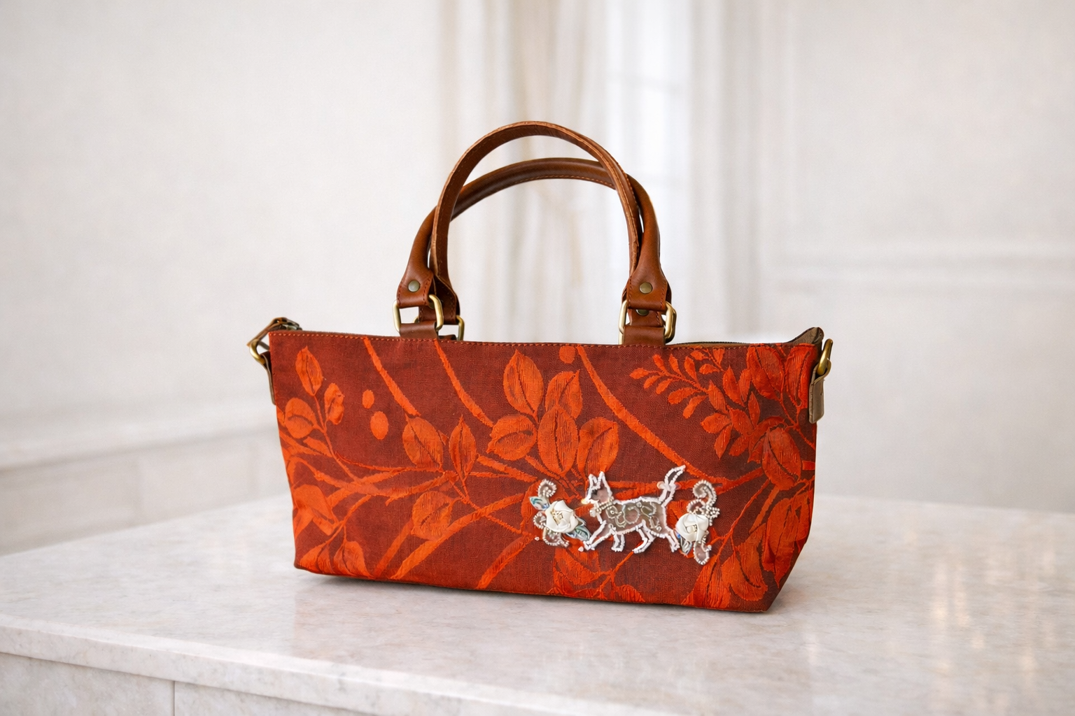 着物アップサイクルクチュール刺繍バッグ　猫と白薔薇