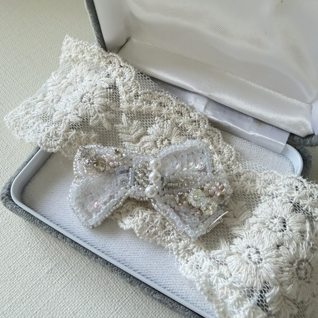 リュネビル刺繍　リボンブローチ
京都刺繍教室