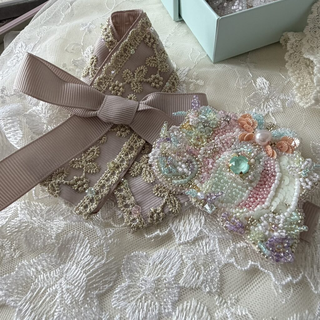 もも色パンプキンブローチ ハロウィン 京都刺繍教室エクラノワール